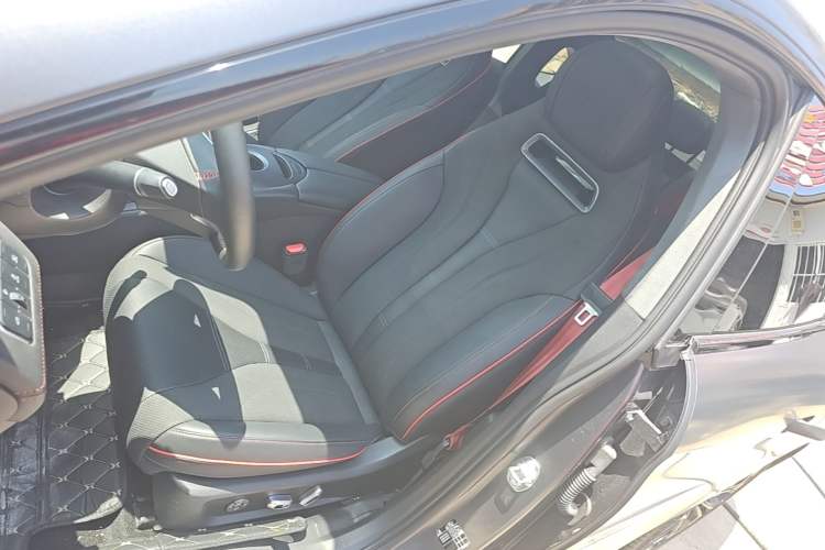 Used ORA Lightning Cat 2024 Dark Night Edition 555km Prestige Version Left Front Seat