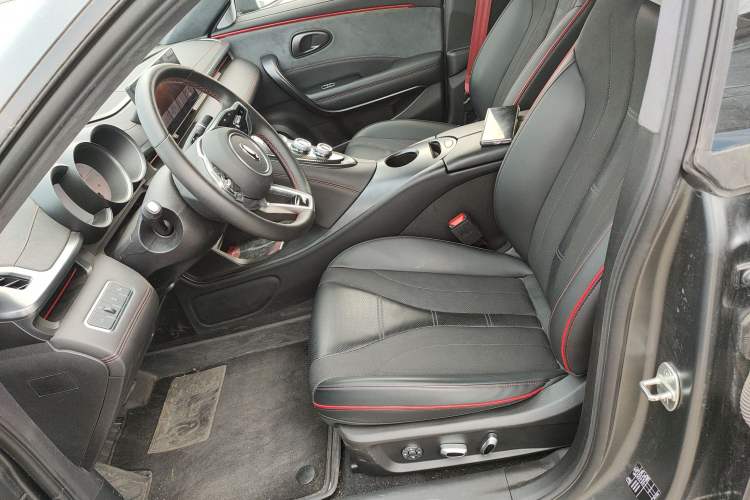 Used ORA Lightning Cat 2024 Dark Night Edition 600 km All-Wheel-Drive High-Performance Version Left Front Seat