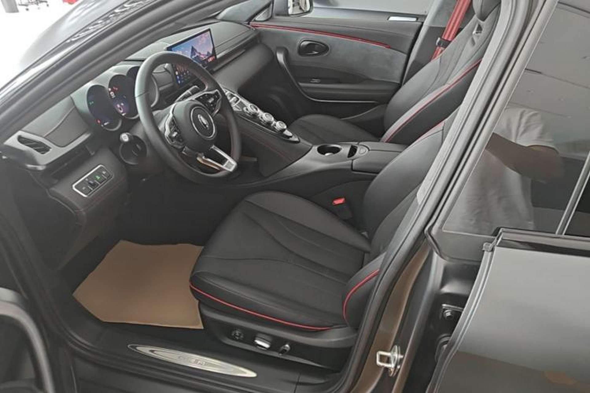 Used ORA Lightning Cat 2024 Dark Night Edition 555km Prestige Version Left Front Seat