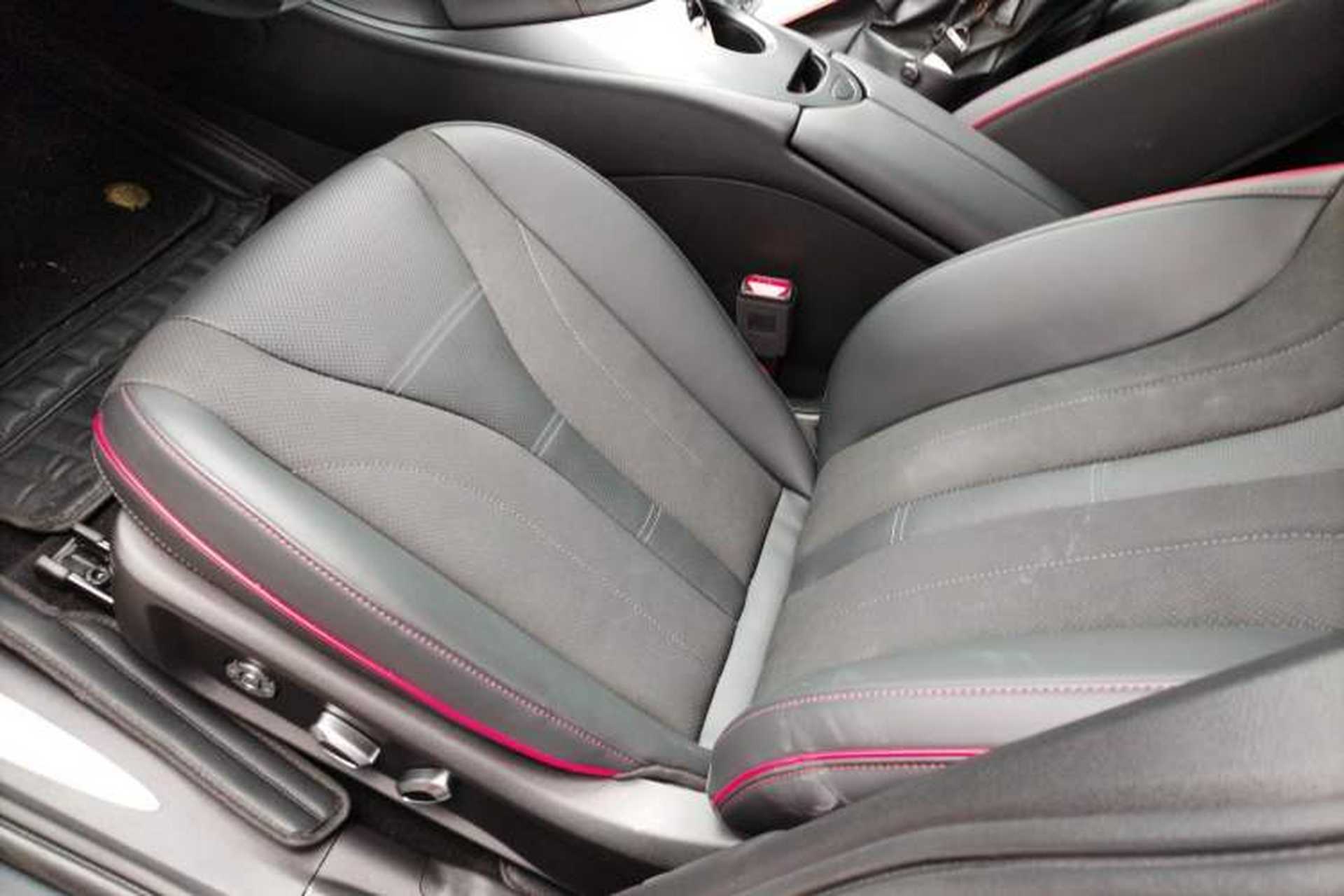 Used ORA Lightning Cat 2024 Dark Night Edition 555km Prestige Version Left Front Seat