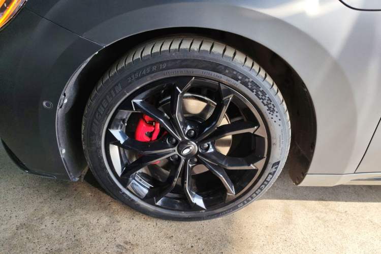 Used ORA Lightning Cat 2024 Dark Night Edition 555km Prestige Version Left Front Wheel Hub