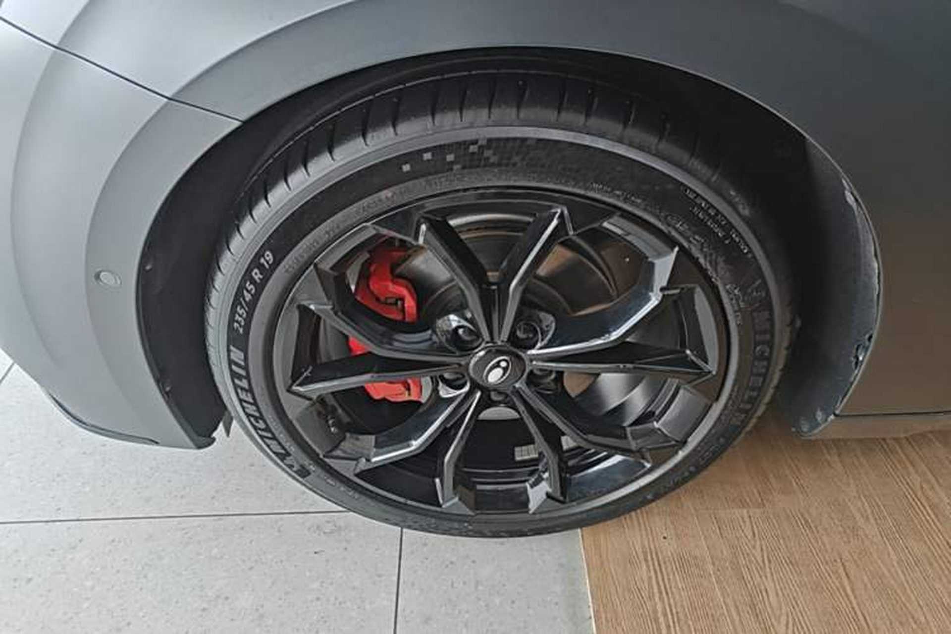 Used ORA Lightning Cat 2024 Dark Night Edition 555km Prestige Version Left Front Wheel Hub