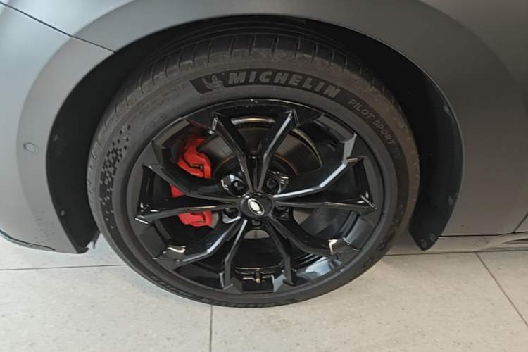 Used ORA Lightning Cat 2024 Dark Night Edition 555km Prestige Version Left Front Wheel Hub