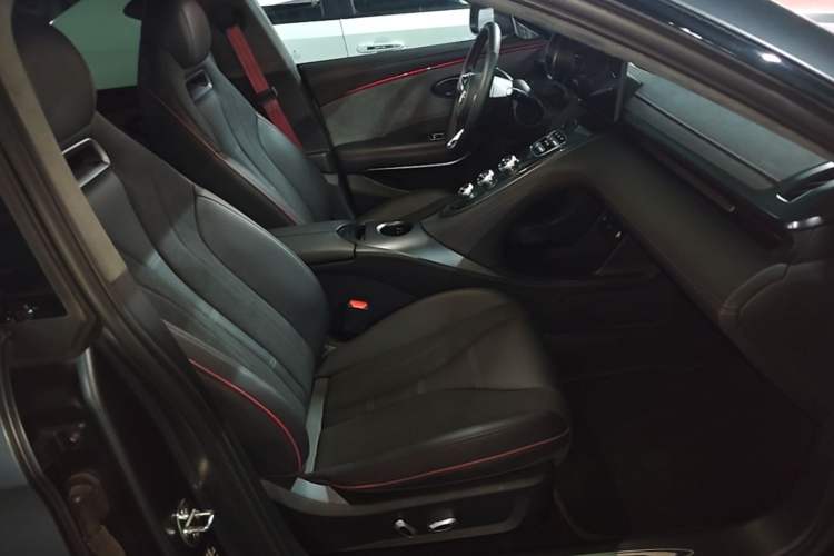 Used ORA Lightning Cat 2024 Dark Night Edition 555km Prestige Version Right Front Seat
