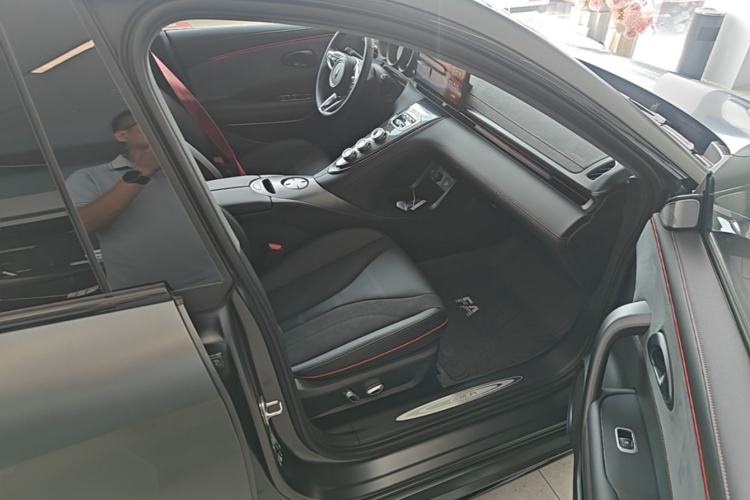 Used ORA Lightning Cat 2024 Dark Night Edition 555km Prestige Version Right Front Seat