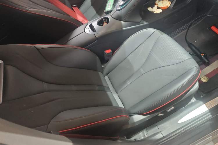 Used ORA Lightning Cat 2024 Dark Night Edition 555km Prestige Version Right Front Seat