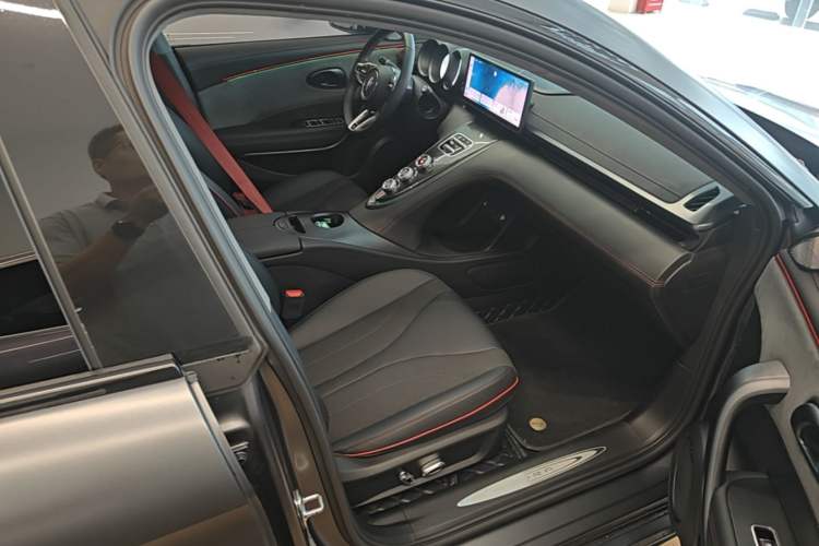 Used ORA Lightning Cat 2024 Dark Night Edition 555km Prestige Version Right Front Seat