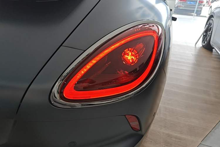 Used ORA Lightning Cat 2024 Dark Night Edition 555km Prestige Version Right Rear Taillight