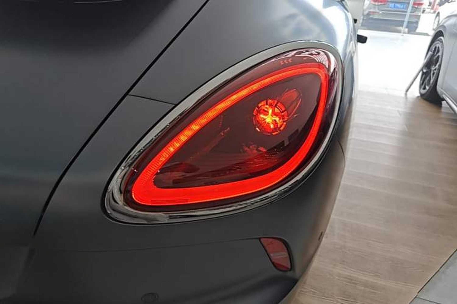 Used ORA Lightning Cat 2024 Dark Night Edition 555km Prestige Version Right Rear Taillight