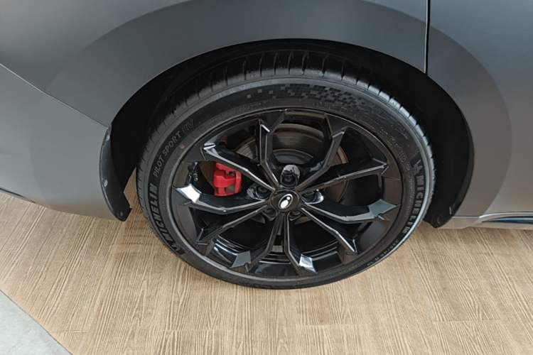 Used ORA Lightning Cat 2024 Dark Night Edition 555km Prestige Version Right Rear Wheel Hub