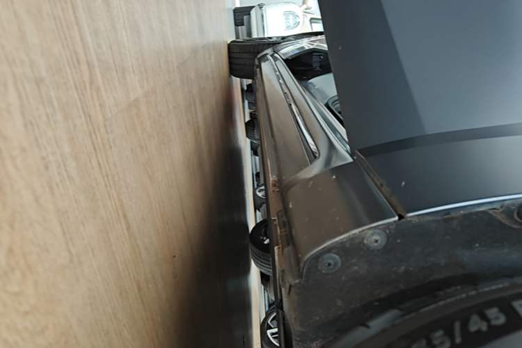 Used ORA Lightning Cat 2024 Dark Night Edition 555km Prestige Version Right Side Sill