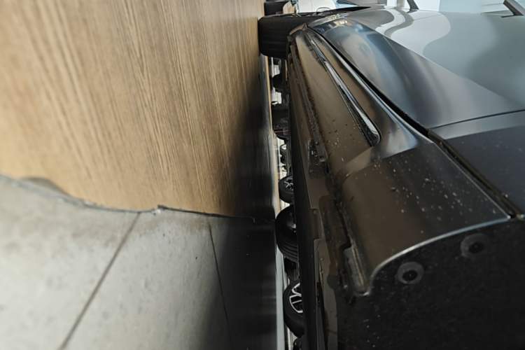 Used ORA Lightning Cat 2024 Dark Night Edition 555km Prestige Version Right Side Sill