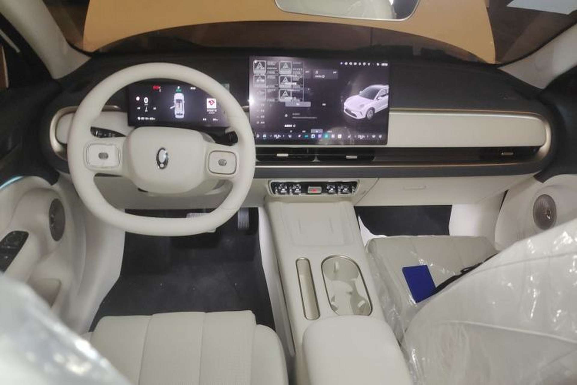 Used ORA 5 2026 Model, 580km Max Edition Center Console