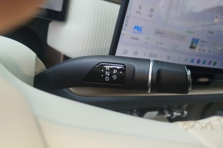 Used ORA 5 2026 Model, 580km Max Edition Gear Lever