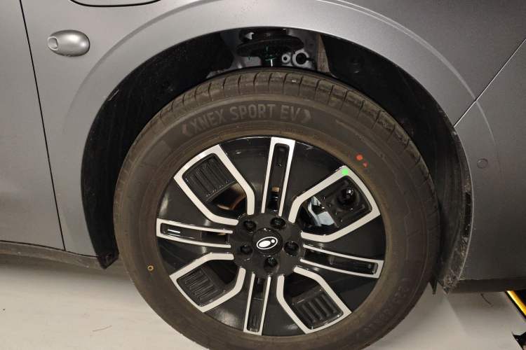 Used ORA 5 2026 Model, 480km LiDAR Edition Right Front Wheel Hub
