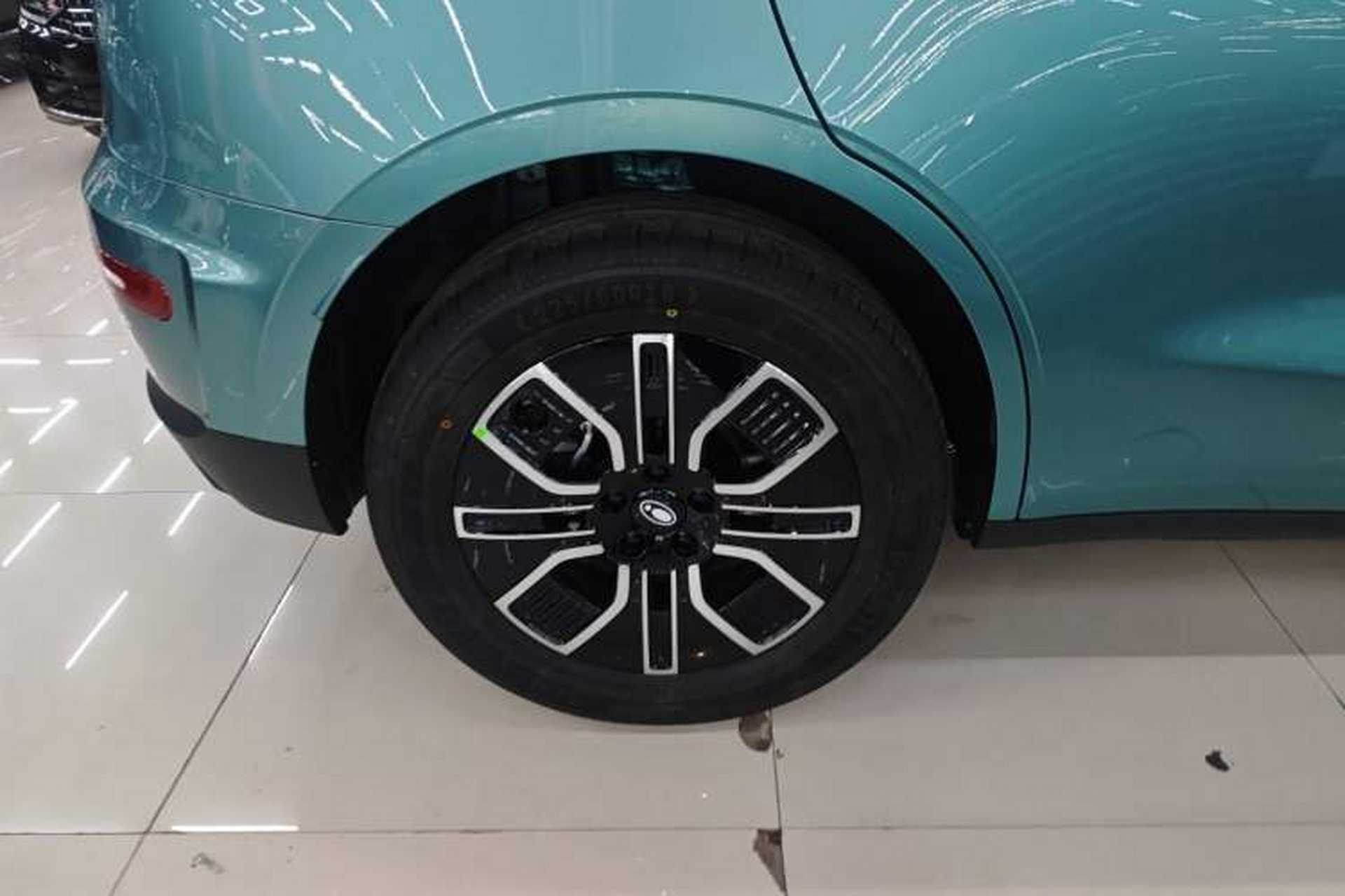 Used ORA 5 2026 Model, 580km Max Edition Right Rear Wheel Hub
