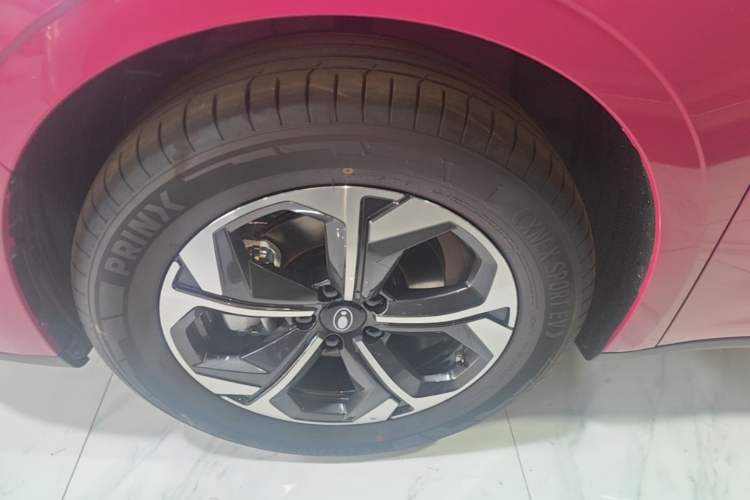 Used ORA 5 2026 Model, 480km Pro Edition Left Front Wheel Hub