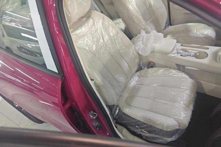 Used ORA 5 2026 Model, 480km Pro Edition Right Front Seat