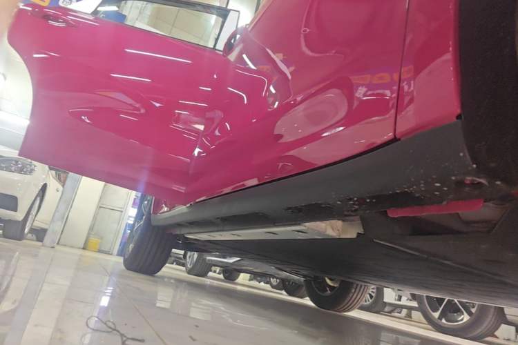 Used ORA 5 2026 Model, 480km Pro Edition Right Side Sill