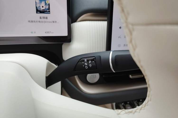 Used ORA 5 2026 Model, 580km Max Edition Gear Lever