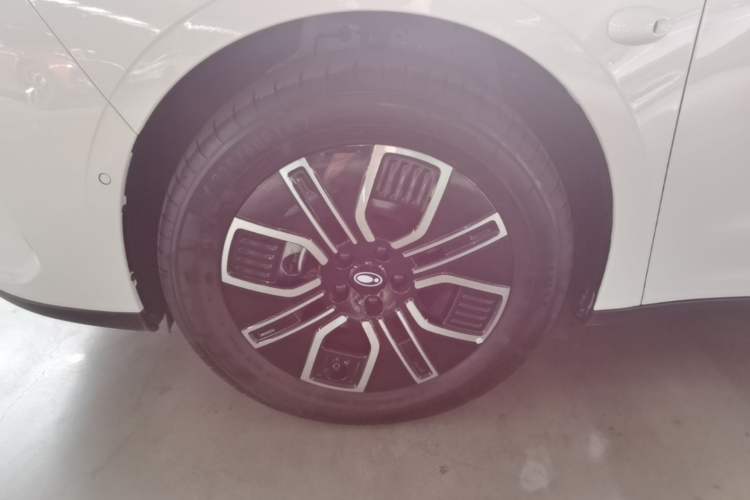 Used ORA 5 2026 Model, 480km LiDAR Edition Left Front Wheel Hub