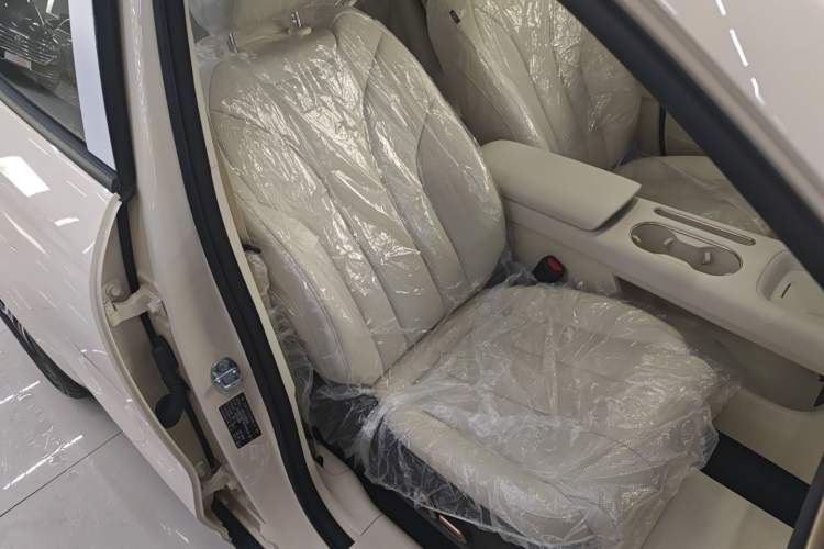 Used ORA 5 2026 Model, 580km Max Edition Right Front Seat
