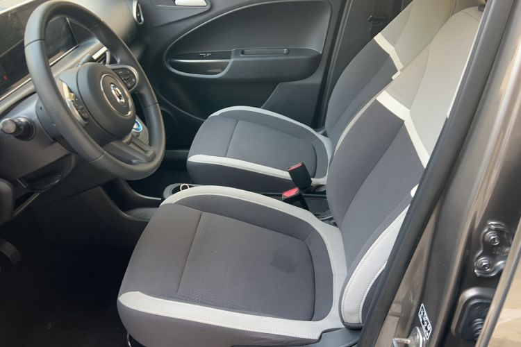 Used ORA White Cat 2020 305 km Luxury Version Interior 4