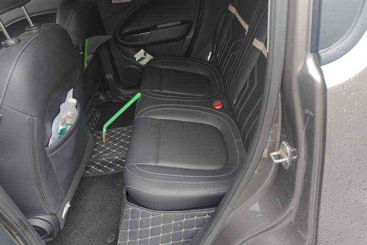 Used ORA White Cat 2022 Xiaoyue Mao Edition 360 km Luxury Model Lithium NMC Left Rear Seat