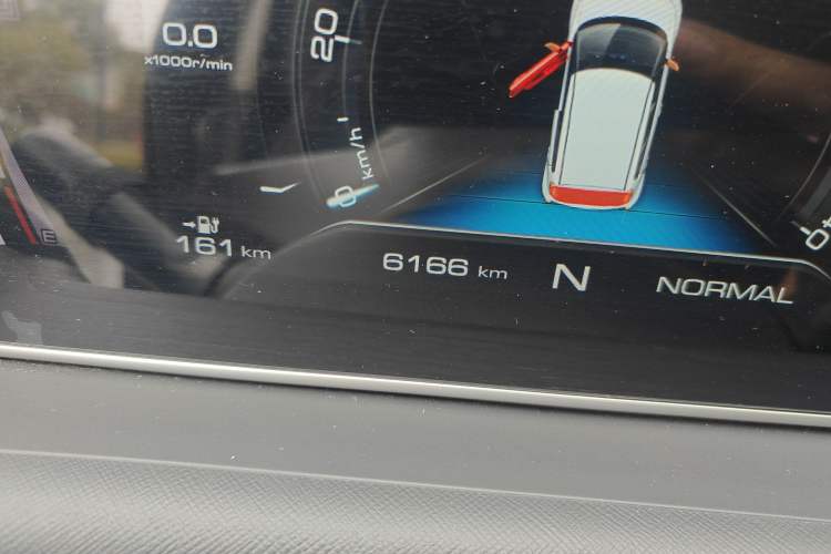 Used ORA White Cat 2022 Xiaoyue Mao Edition 360 km Luxury Model Lithium NMC Odometer Close Up