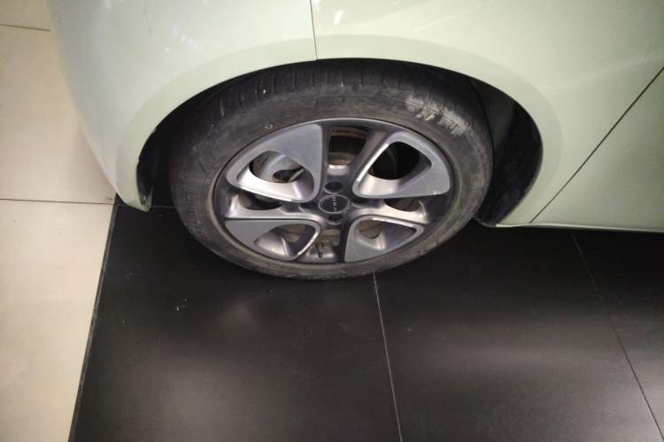 Used ORA White Cat 2020 305 km Luxury Version Left Front Wheel Hub