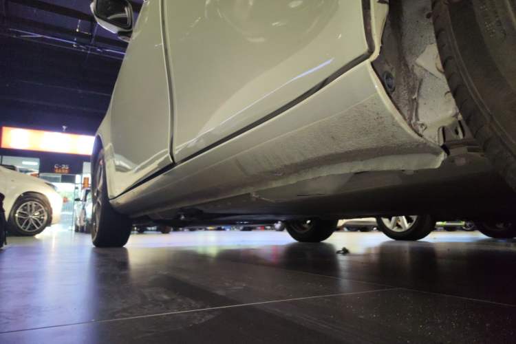 Used ORA White Cat 2020 305 km Luxury Version Left Side Sill