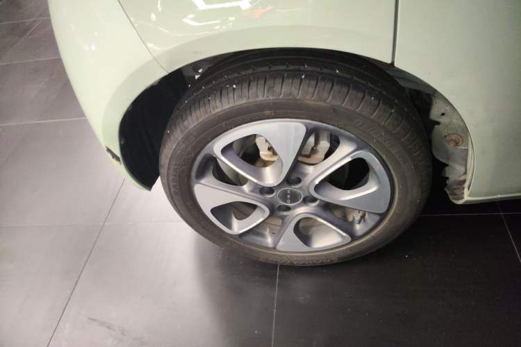 Used ORA White Cat 2020 305 km Luxury Version Right Rear Wheel Hub