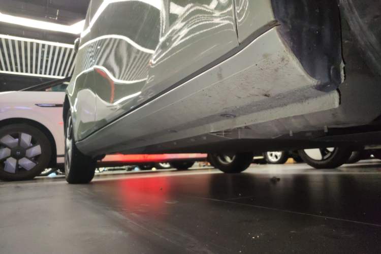 Used ORA White Cat 2020 305 km Luxury Version Right Side Sill