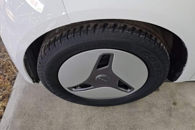 Used ORA White Cat 2020 360 km Luxury Version Left Front Wheel Hub