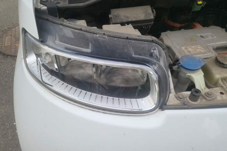Used ORA White Cat 2020 305 km Luxury Version Right Front Headlight