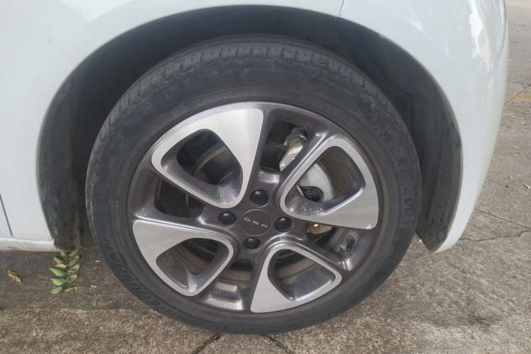 Used ORA White Cat 2020 305 km Luxury Version Right Front Wheel Hub