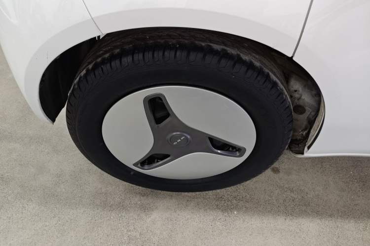 Used ORA White Cat 2020 360 km Luxury Version Right Rear Wheel Hub