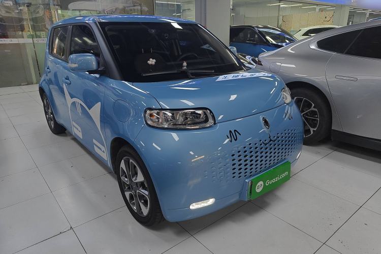 Used ORA White Cat 2020 305 km Luxury Version Front Right 45 Deg
