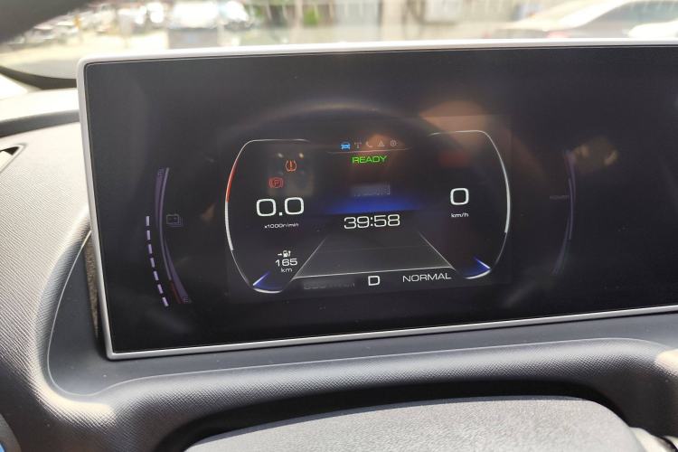Used ORA White Cat 2020 305 km Luxury Version Interior 5