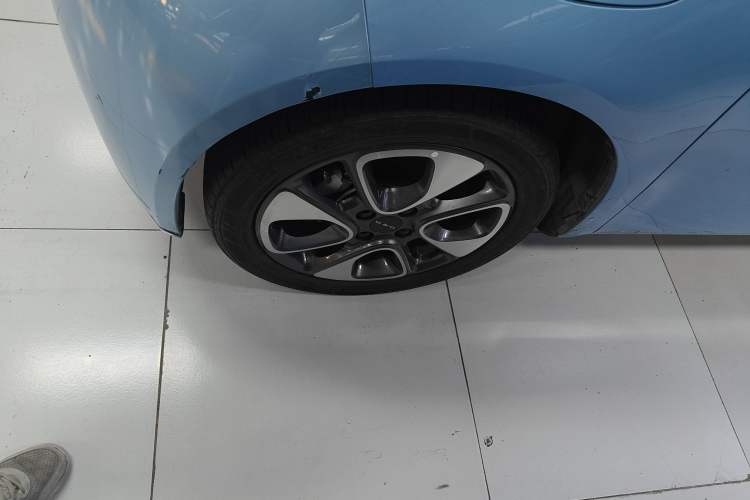 Used ORA White Cat 2020 305 km Luxury Version Left Front Wheel Hub