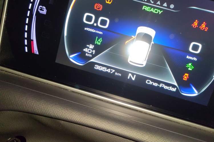 Used ORA White Cat 2020 401 km Flagship Version Odometer Close Up