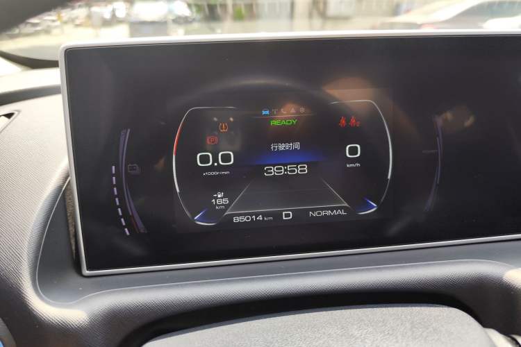 Used ORA White Cat 2020 305 km Luxury Version Odometer Close Up