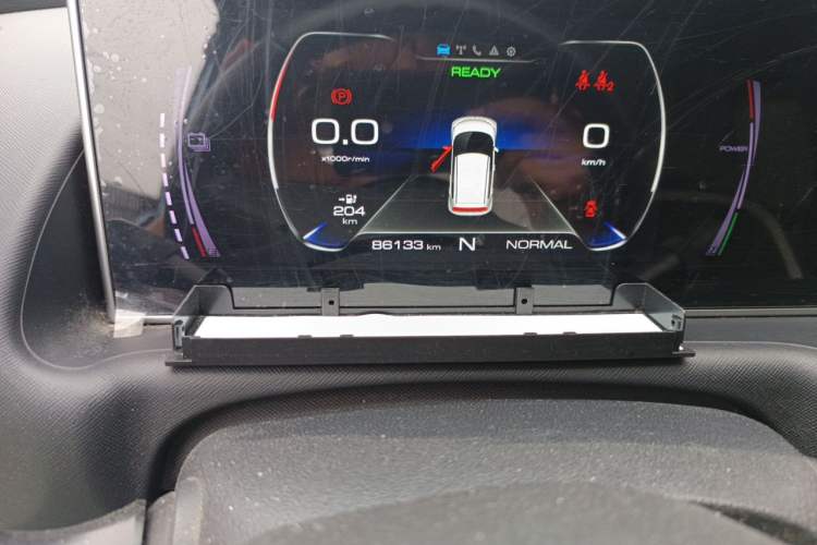 Used ORA White Cat 2020 305 km Luxury Version Odometer Close Up