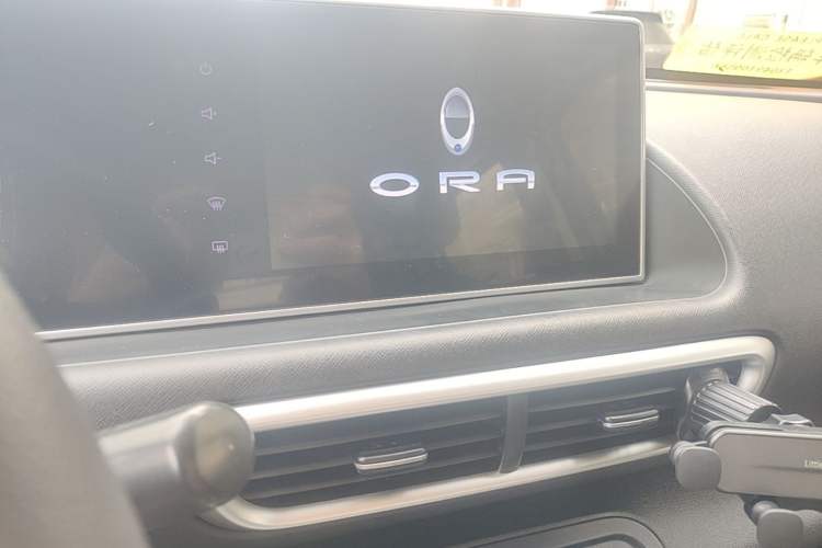 Used ORA White Cat 2020 360 km Luxury Version Audio And AC Panel