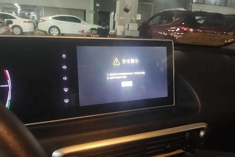 Used ORA White Cat 2020 360 km Luxury Version Audio And AC Panel