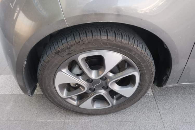 Used ORA White Cat 2020 305 km Luxury Version Left Front Wheel Hub