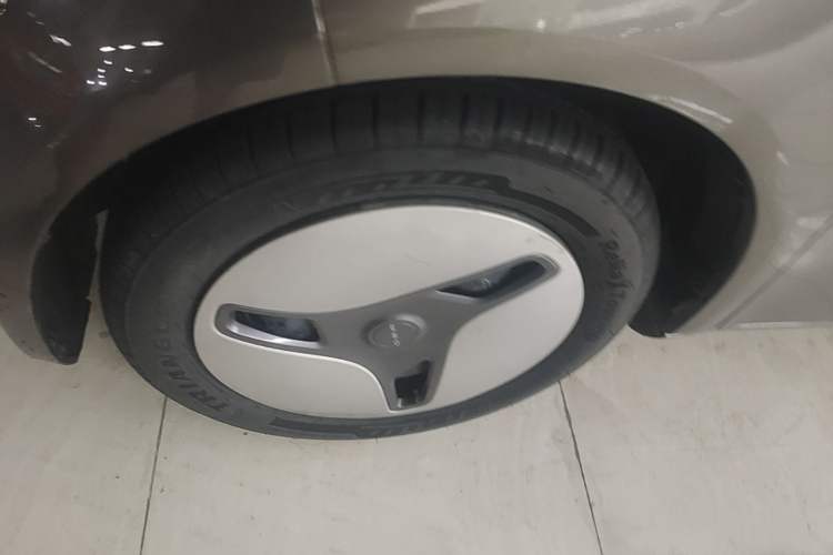 Used ORA White Cat 2020 360 km Luxury Version Left Front Wheel Hub