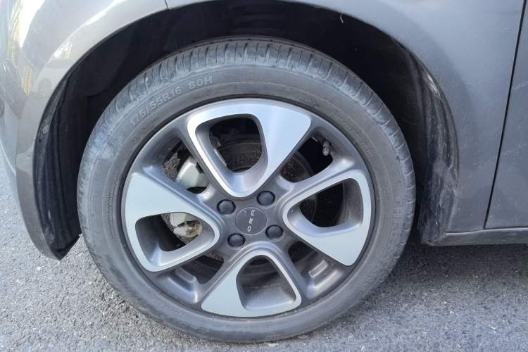 Used ORA White Cat 2020 305 km Luxury Version Left Front Wheel Hub