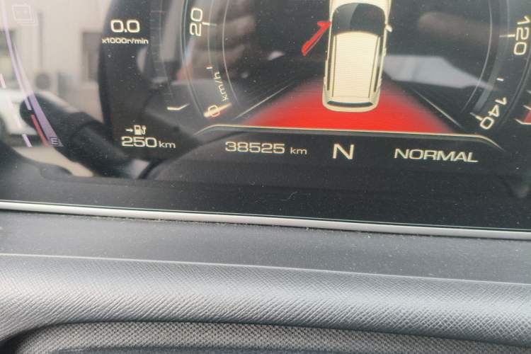 Used ORA White Cat 2020 305 km Luxury Version Odometer Close Up