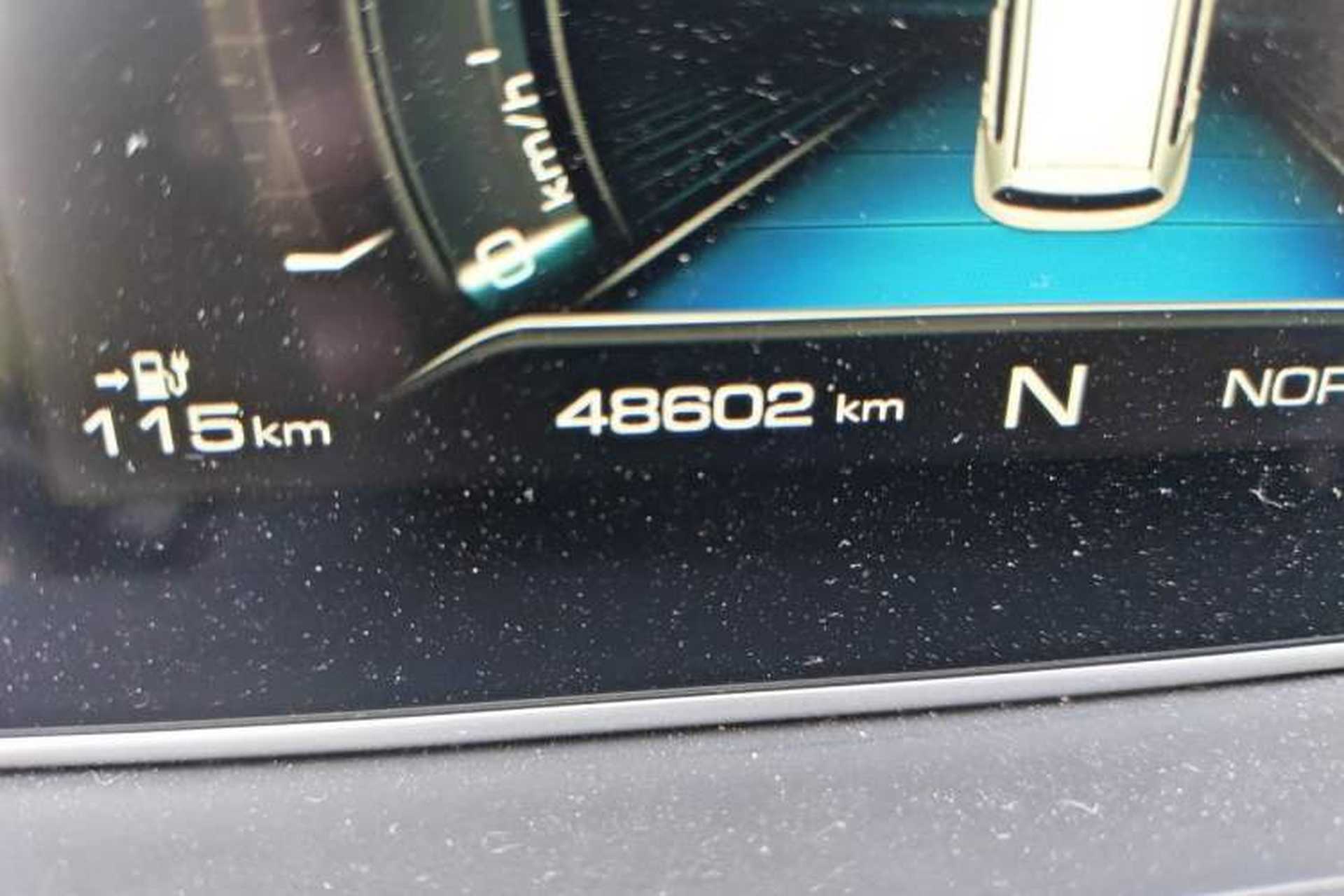 Used ORA White Cat 2020 305 km Luxury Version Odometer Close Up